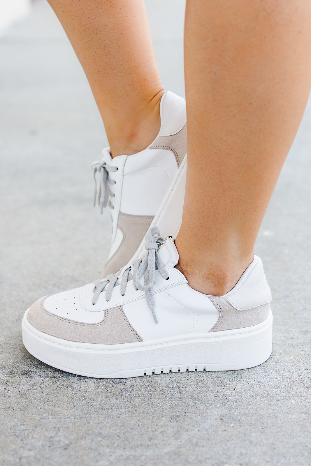 Minimalistic Babe Sneakers