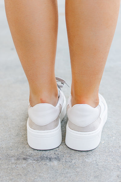 Minimalistic Babe Sneakers