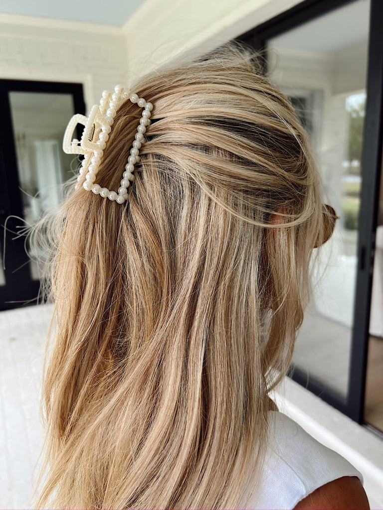 RESTOCK: Timeless Piece Pearl Hair Clip