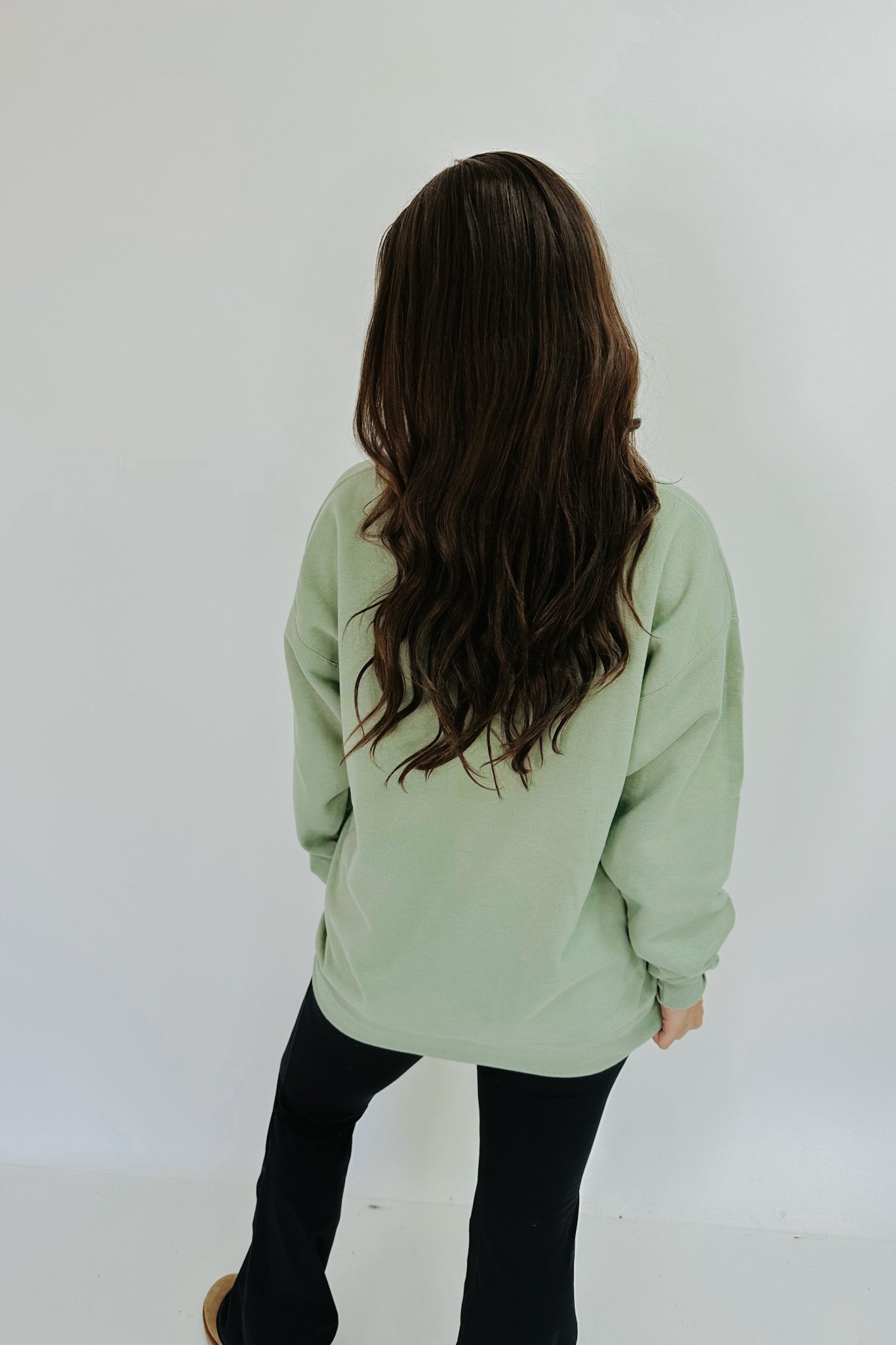"Dog Mom" Graphic Sweatshirt