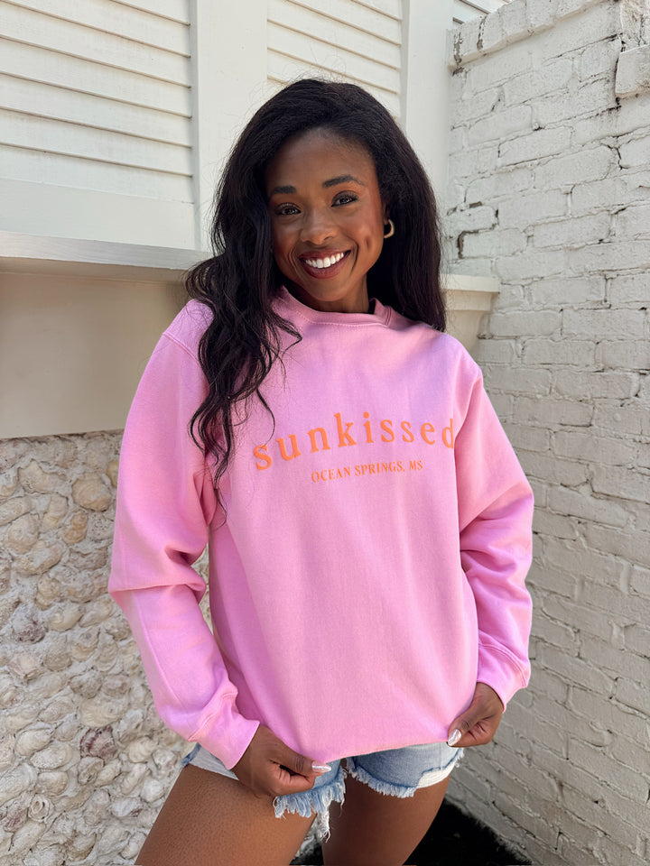 モックネックスウェット（ネオンピンク） SANRISEサンライズ　サイズＬ Sunkissed Ocean Springs Sweatshirt – Bella Rose Boutique