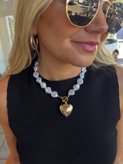 Elegantly Linked Pearl Necklace